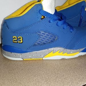 Kids Jordans size 8 like new